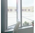Портативный кондиционер выдувает воздух через окно