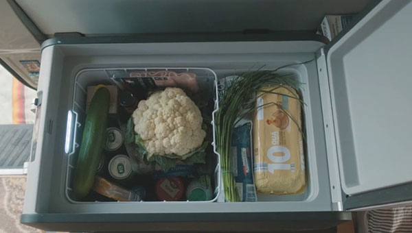 Automašīnas ledusskapis CFX3 35 Dometic ar ēdienu